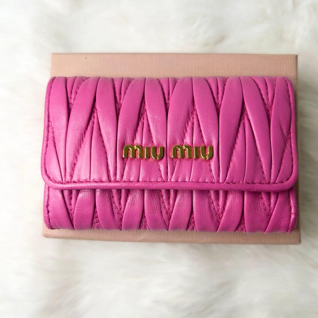 ✨付属品と箱付き✨ miu miu キーケース 6連 マテラッセ レザー ピンク