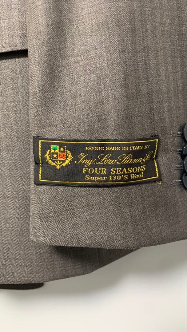 新品未使用　Loro Piana ロロピアーナ製生地 ベージュ　スーツ