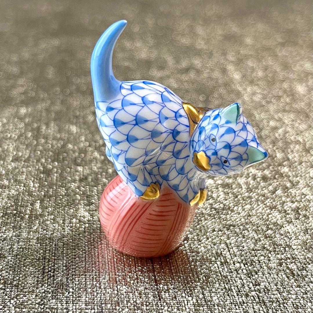 ヘレンド フィギュリン ネコ 玉乗り猫 ブルー 陶磁器 金彩 置物 工芸品