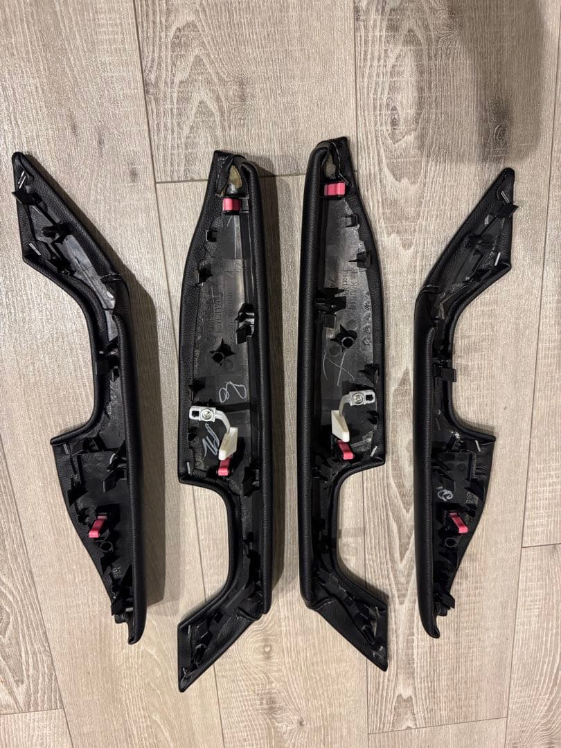 ハイラックス GUN125海外純正 アームレスト