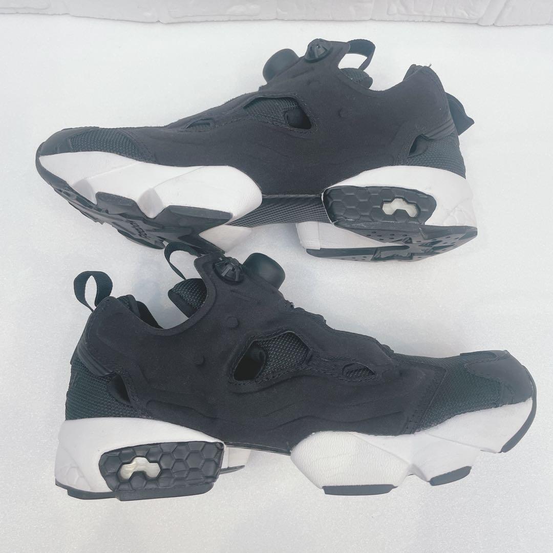 新品未使用　Reebok ポンプフューリー スニーカ 黒 DV6985　23.5