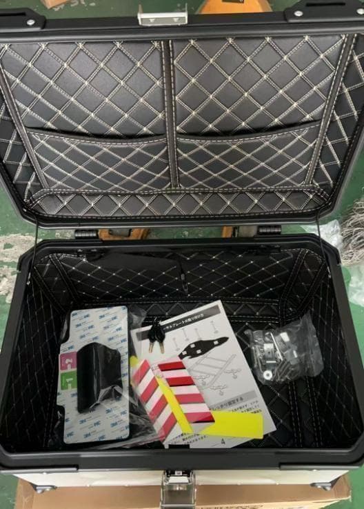 未使用中古美品 65Lバイクリアボックス アルミ制 ブラックT0202