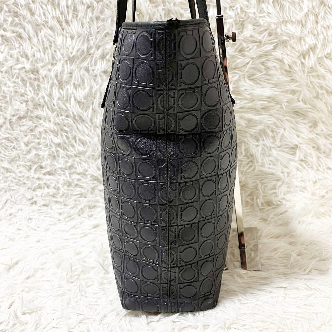 Salvatore Ferragamo ショルダーバッグ トート　ガンチーニ　黒