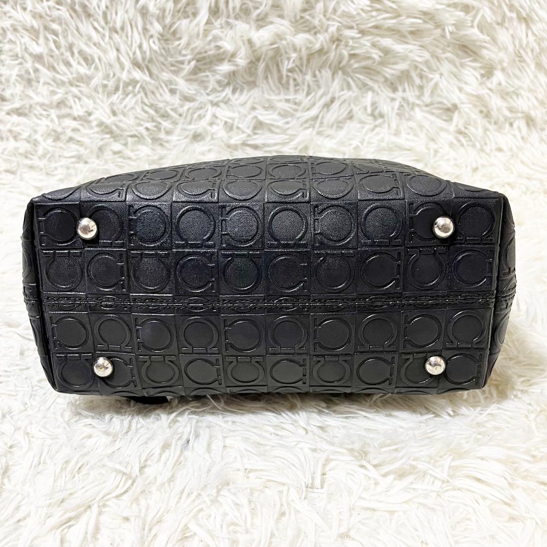 Salvatore Ferragamo ショルダーバッグ トート　ガンチーニ　黒