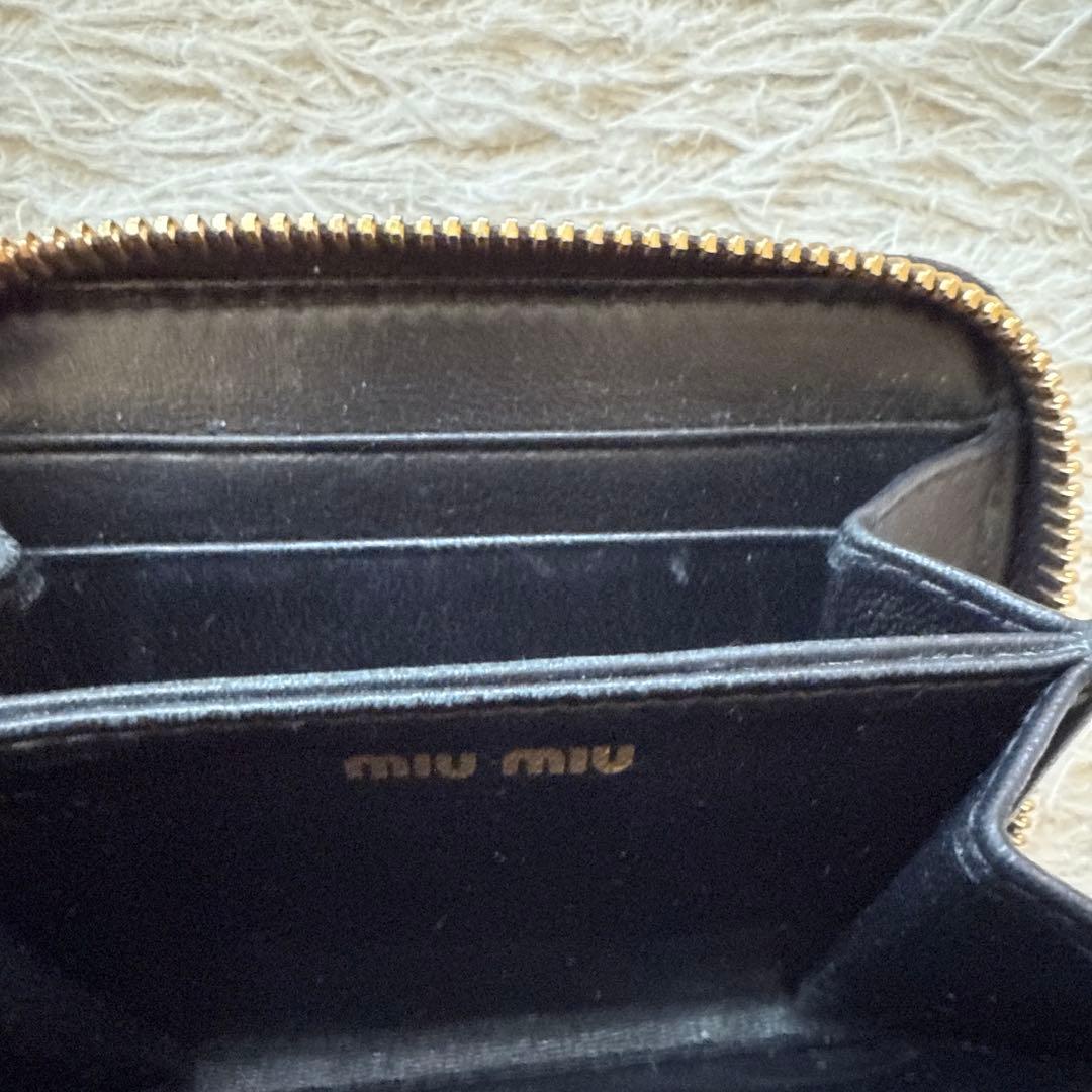 miumiu ミュウミュウ マテラッセ ラウンドファスナー レザー ケース
