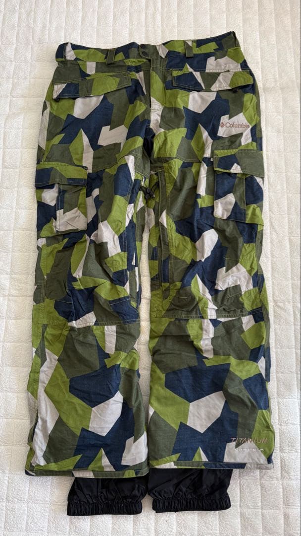 Columbia TITANIUMスノーボードウェア ジャケットMパンツLカモ柄