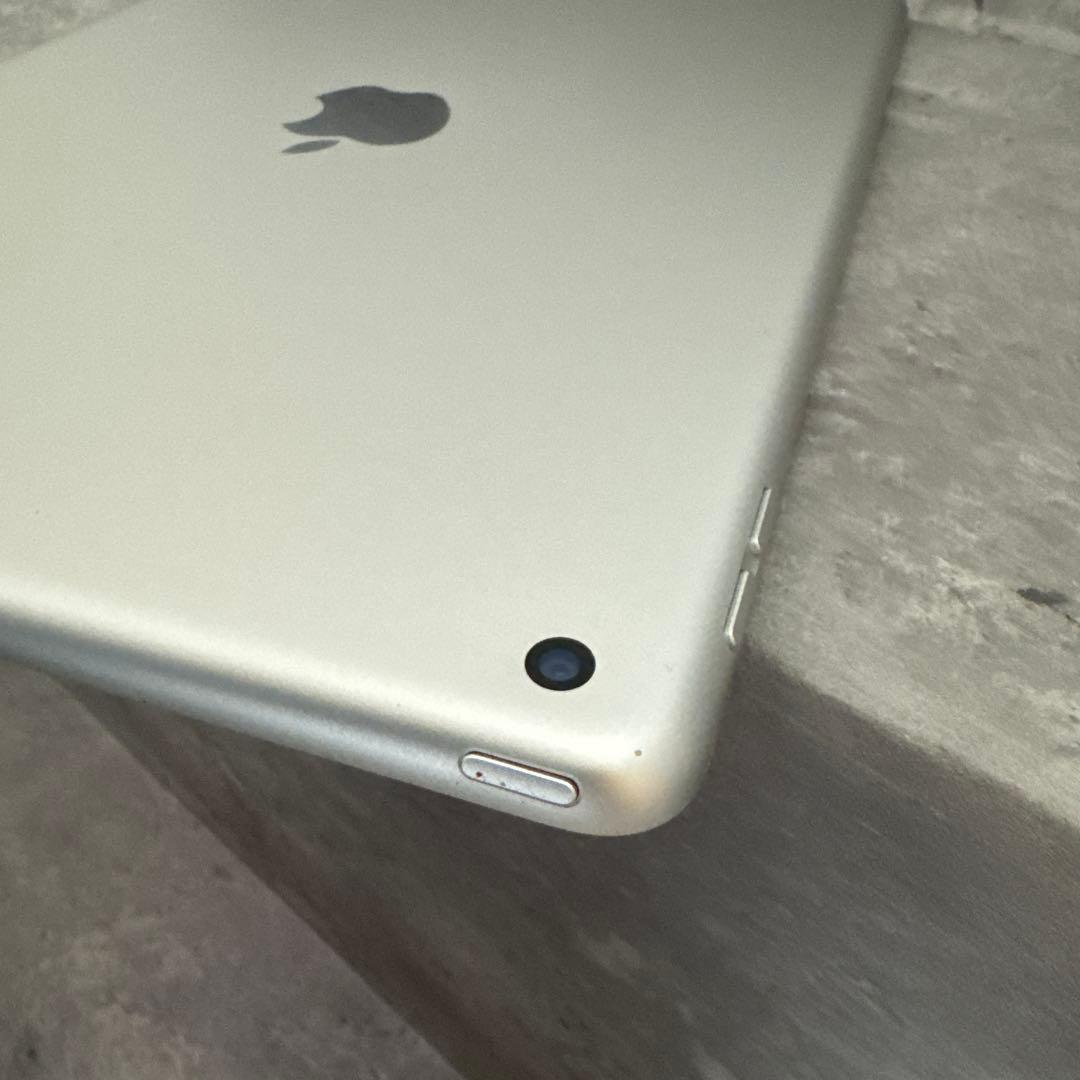 ipad8世代 32GB おまけ付き シルバー 10.2インチ