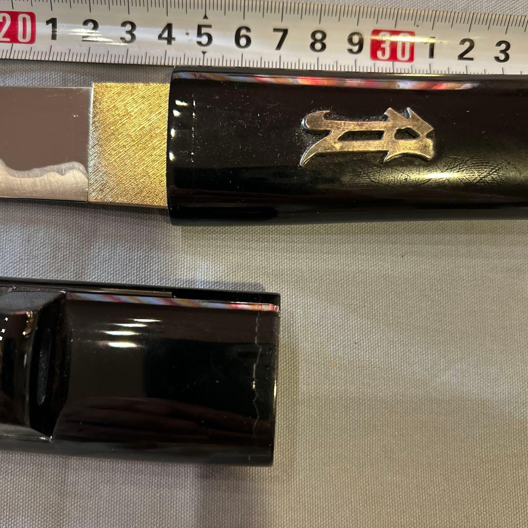 高級　模造刀　短刀　刀身メッキムラ難あり　切れません　目貫　梵字　黒呂