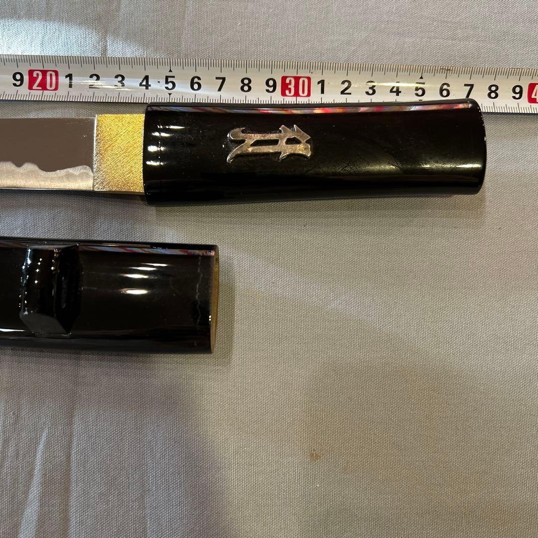 高級　模造刀　短刀　刀身メッキムラ難あり　切れません　目貫　梵字　黒呂