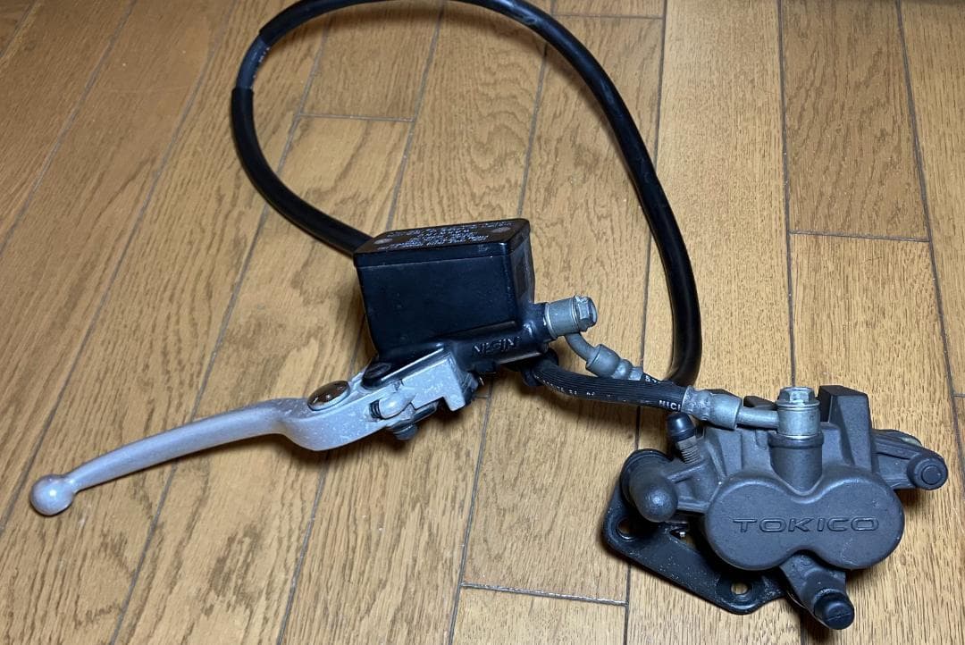 スズキ　グラストラッカー NJ47A 純正 フロント ブレーキ キャリパー