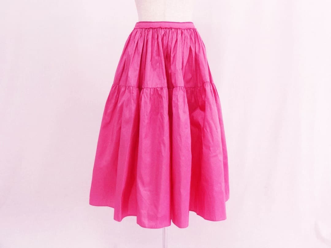 FOXEY フォクシーシルクシャカシャカ素材ふんわりティアードスカート　ピンク