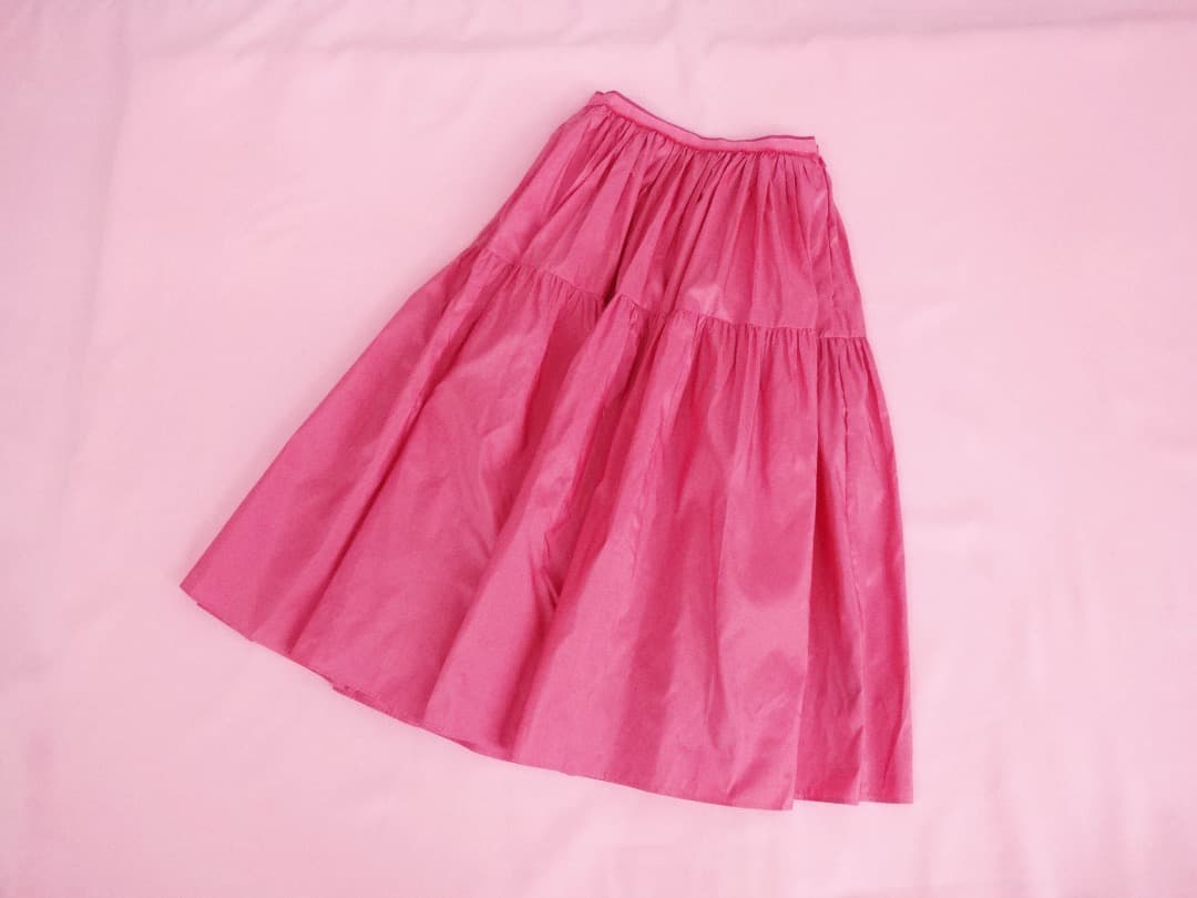 FOXEY フォクシーシルクシャカシャカ素材ふんわりティアードスカート　ピンク