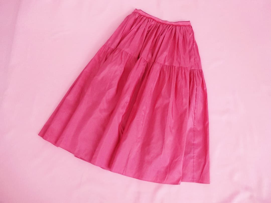 FOXEY フォクシーシルクシャカシャカ素材ふんわりティアードスカート　ピンク