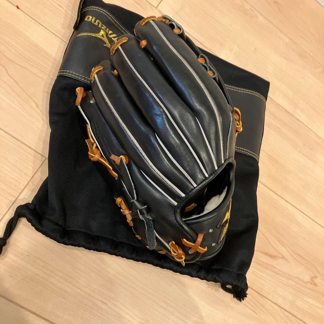 Mizuno 軟式グローブ ブラック/オレンジ 収納袋付き