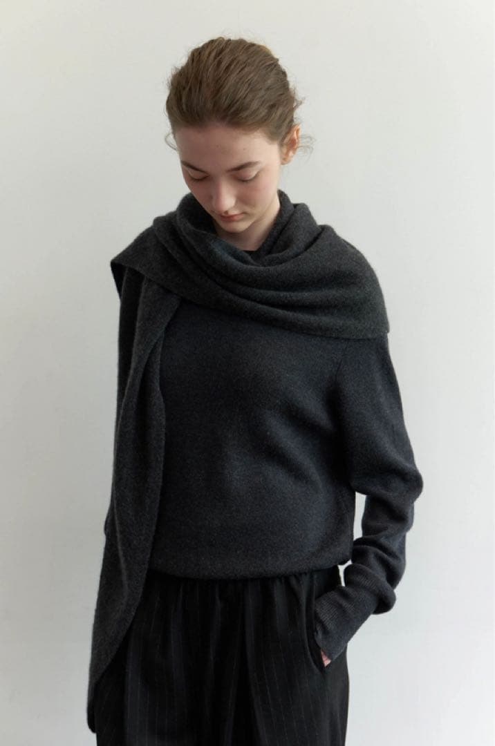 na. e Cashmere Multiway Stole Charcoal