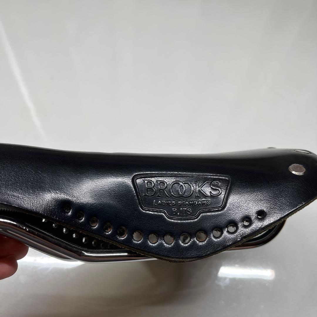 Brooks B17 Short Carved ブラック