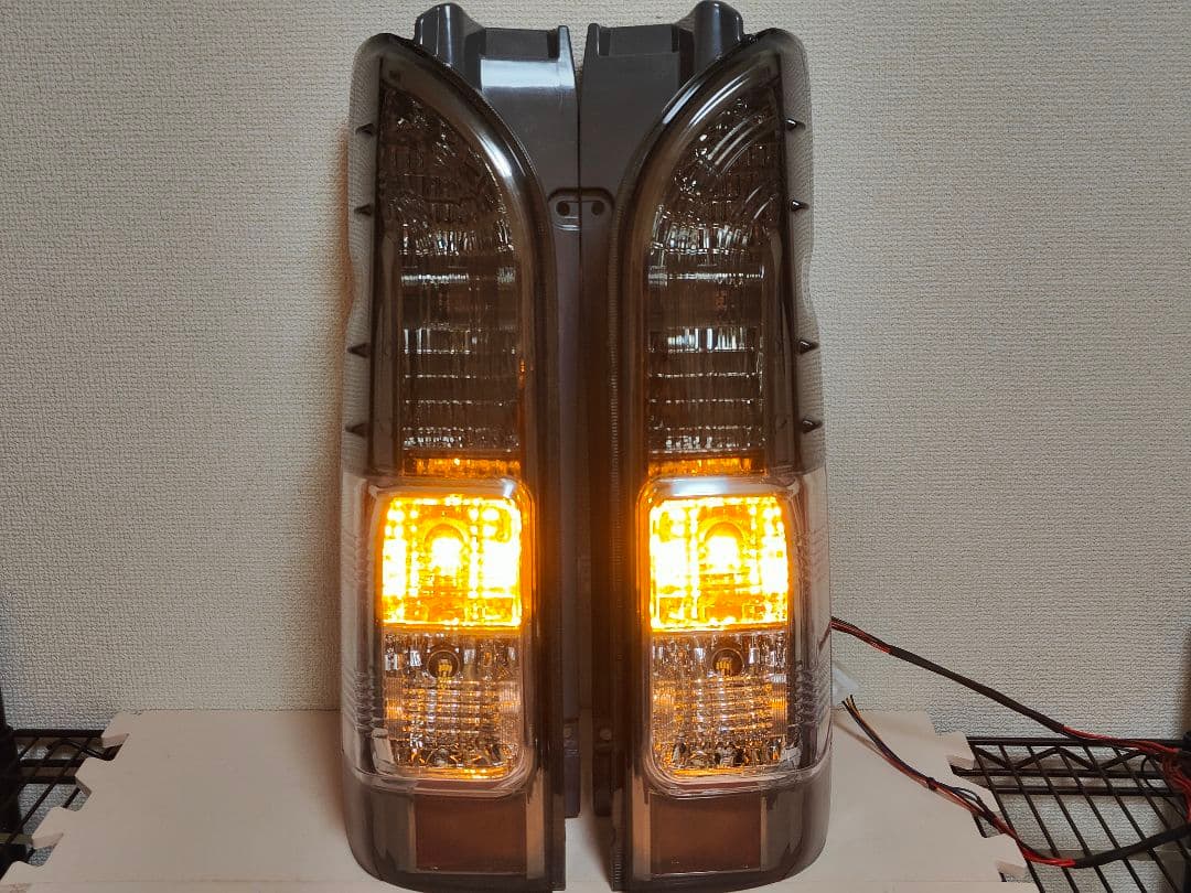 新品 ハイエース テール 新品LEDバルブ付 ハイフラ スモーク
