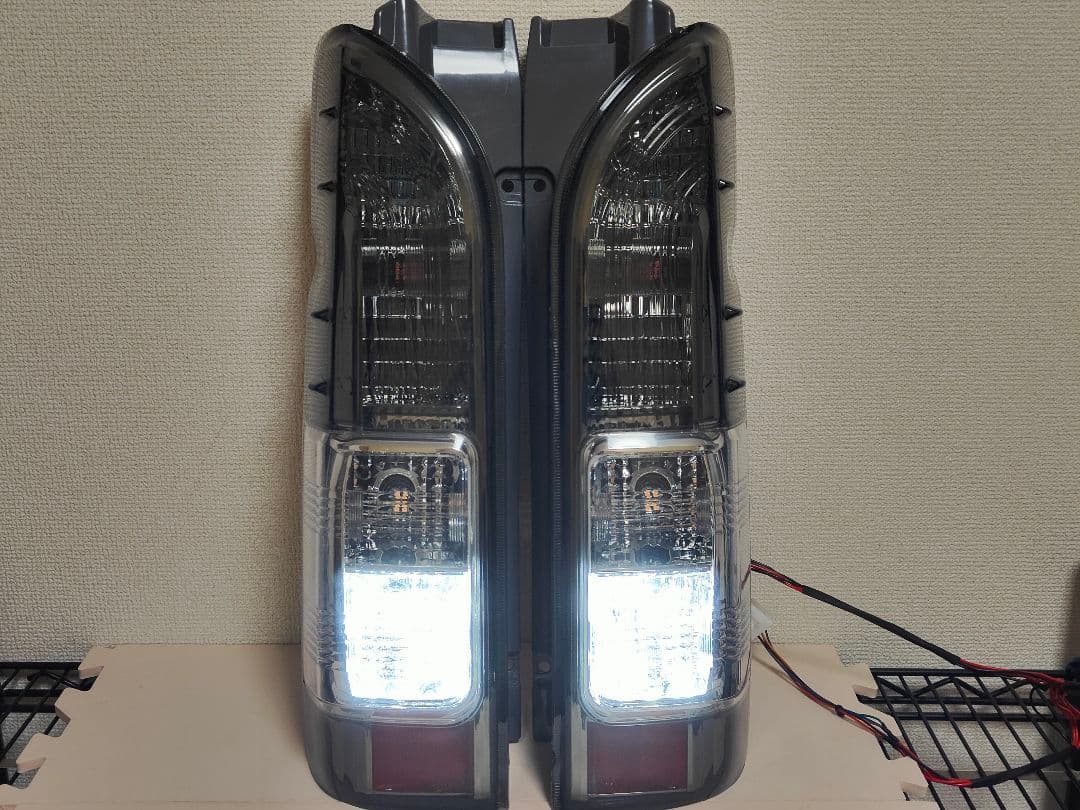 新品 ハイエース テール 新品LEDバルブ付 ハイフラ スモーク
