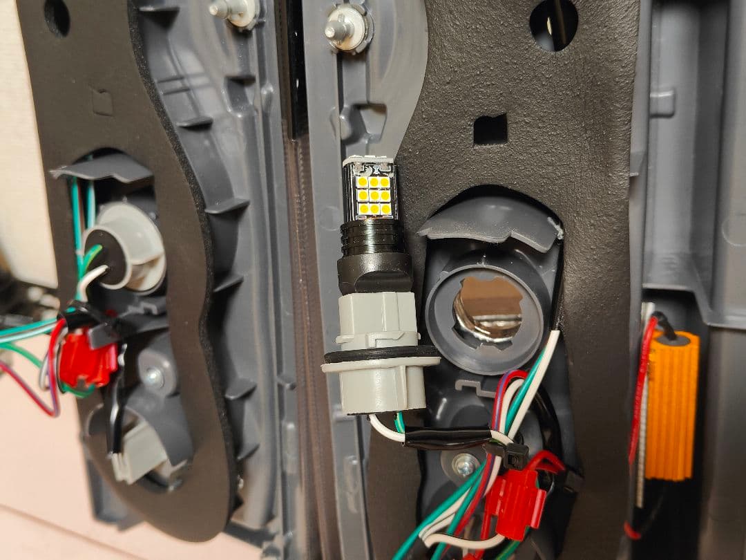 新品 ハイエース テール 新品LEDバルブ付 ハイフラ スモーク