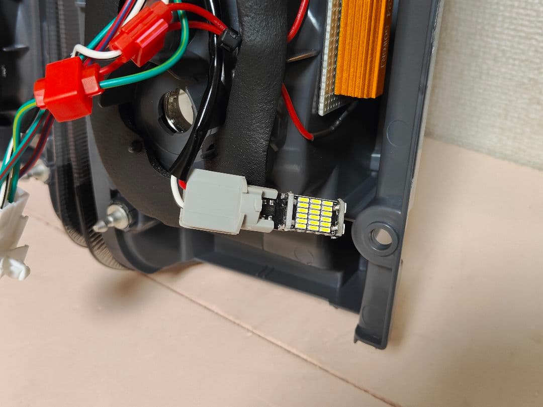 新品 ハイエース テール 新品LEDバルブ付 ハイフラ スモーク