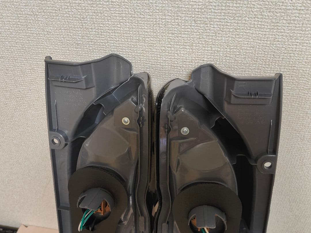 新品 ハイエース テール 新品LEDバルブ付 ハイフラ スモーク