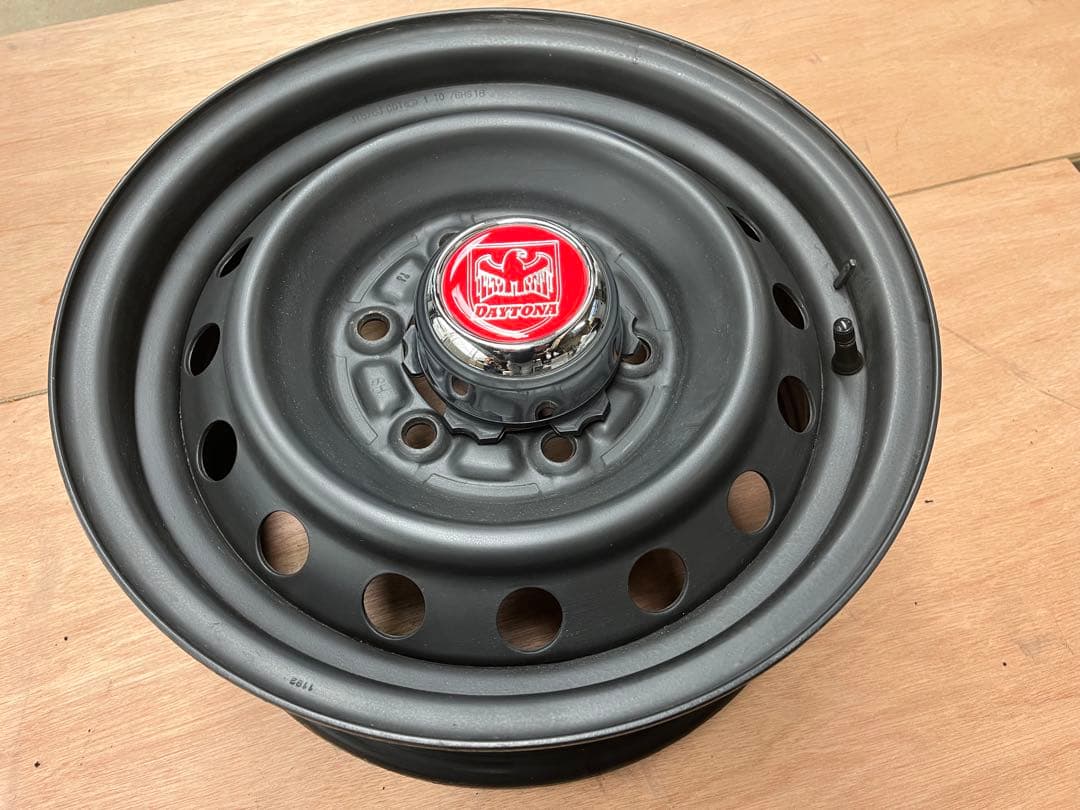 ハイエース純正スチール15インチ 4個セット、デイトナ風センターキャップ付