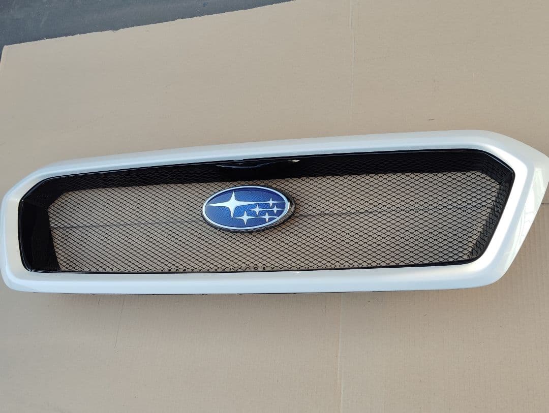 スバル　レヴォーグVM系前期型フロントグリル