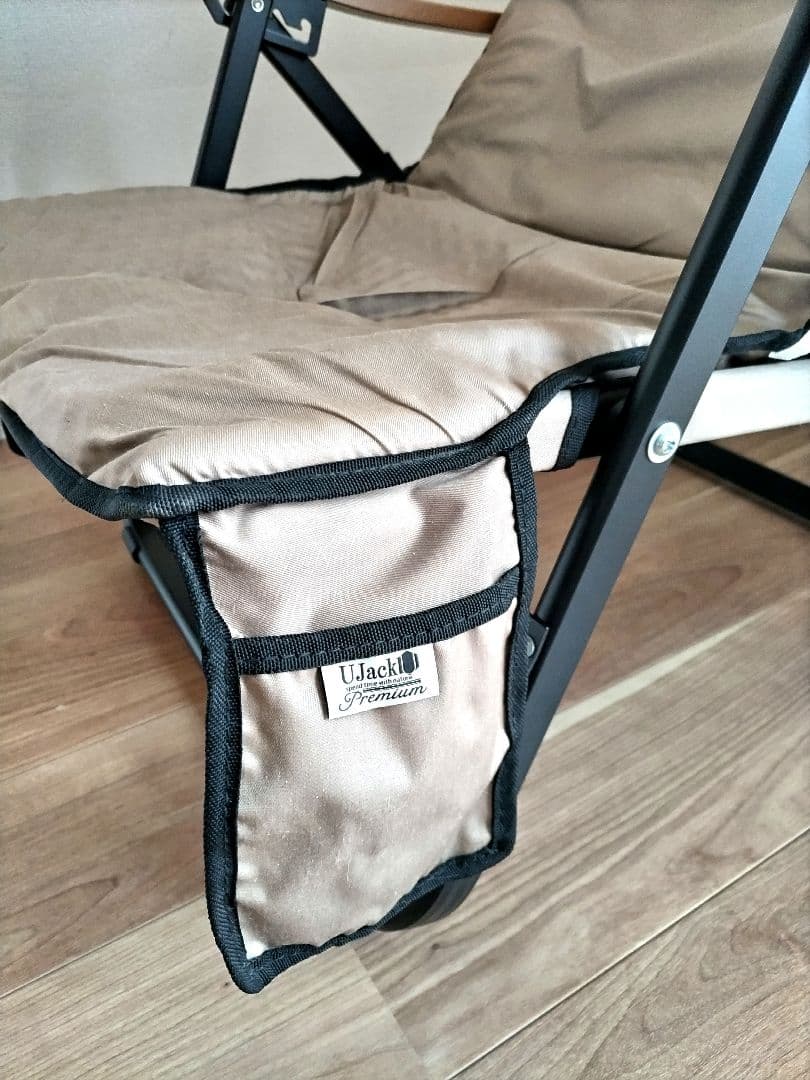 UJack チェア ベージュ　プレミアムクッション、ウォールナットアーム付き