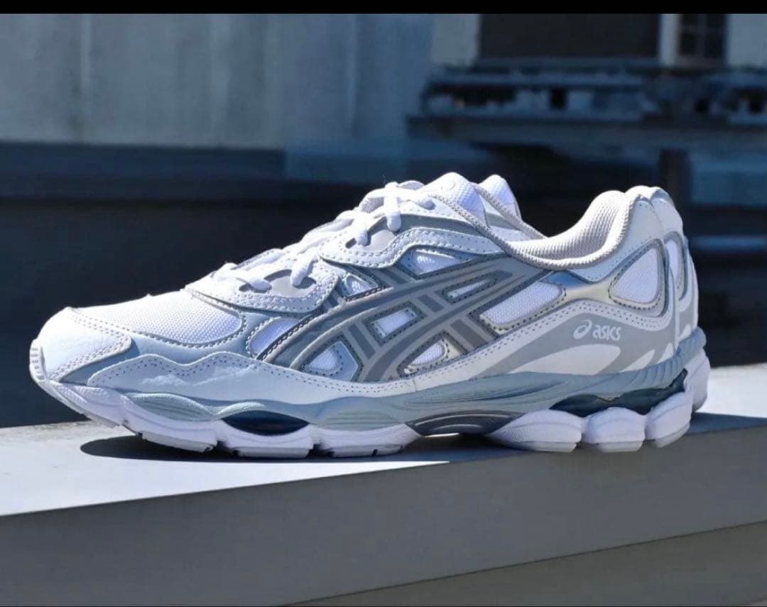 アシックス　nyc 24.5 White/silver