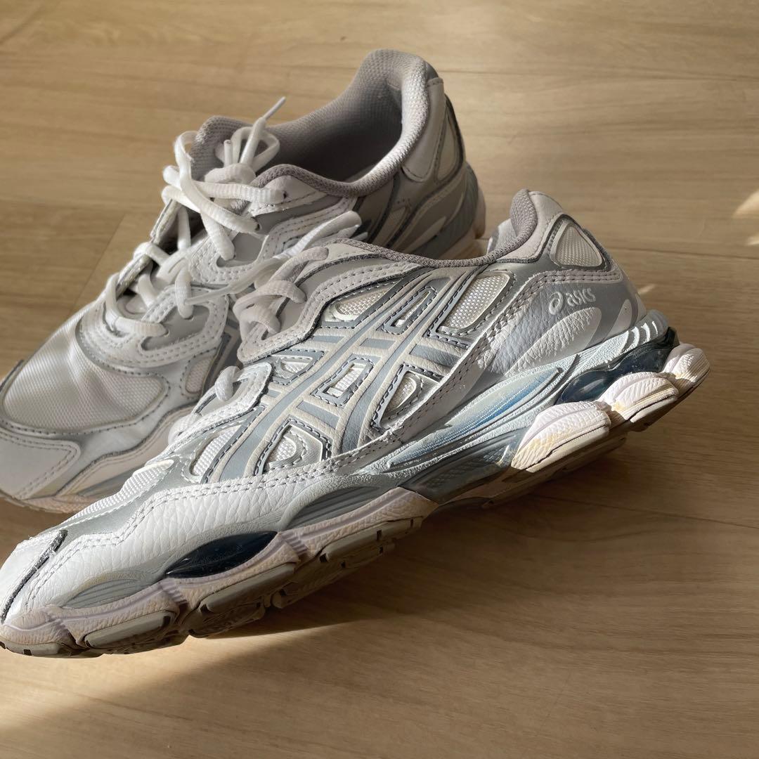 アシックス　nyc 24.5 White/silver