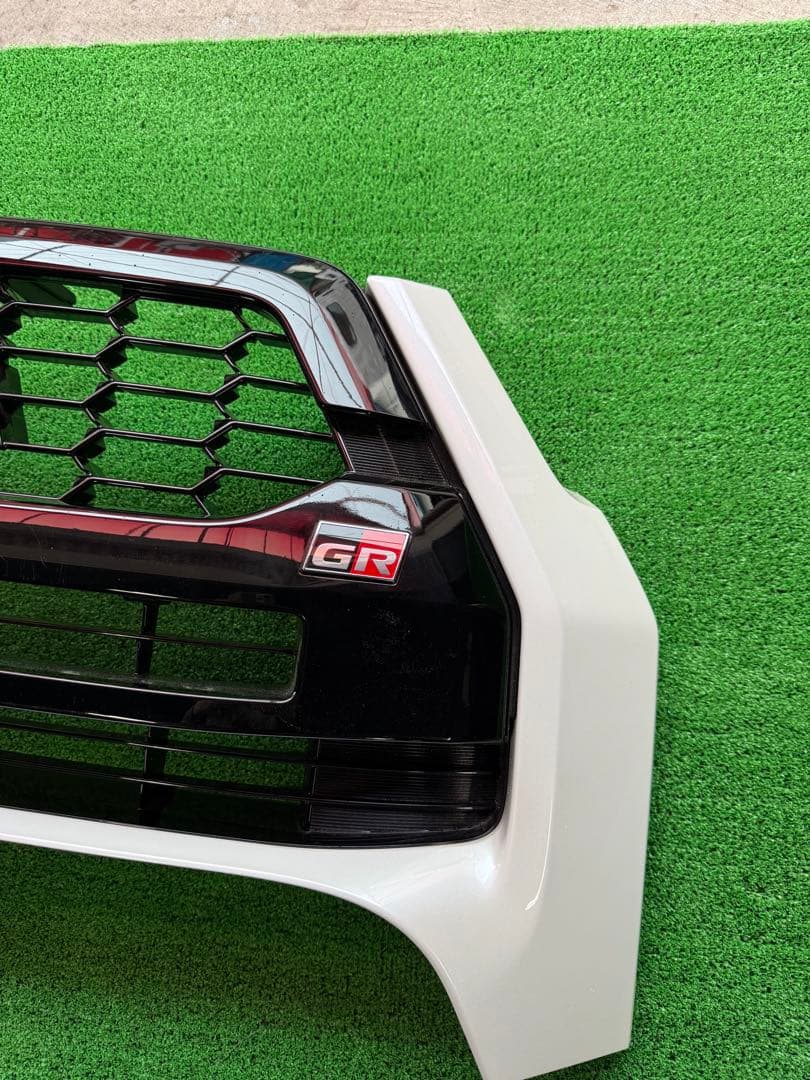 ハイラックス　バンパーグリル　GUN125