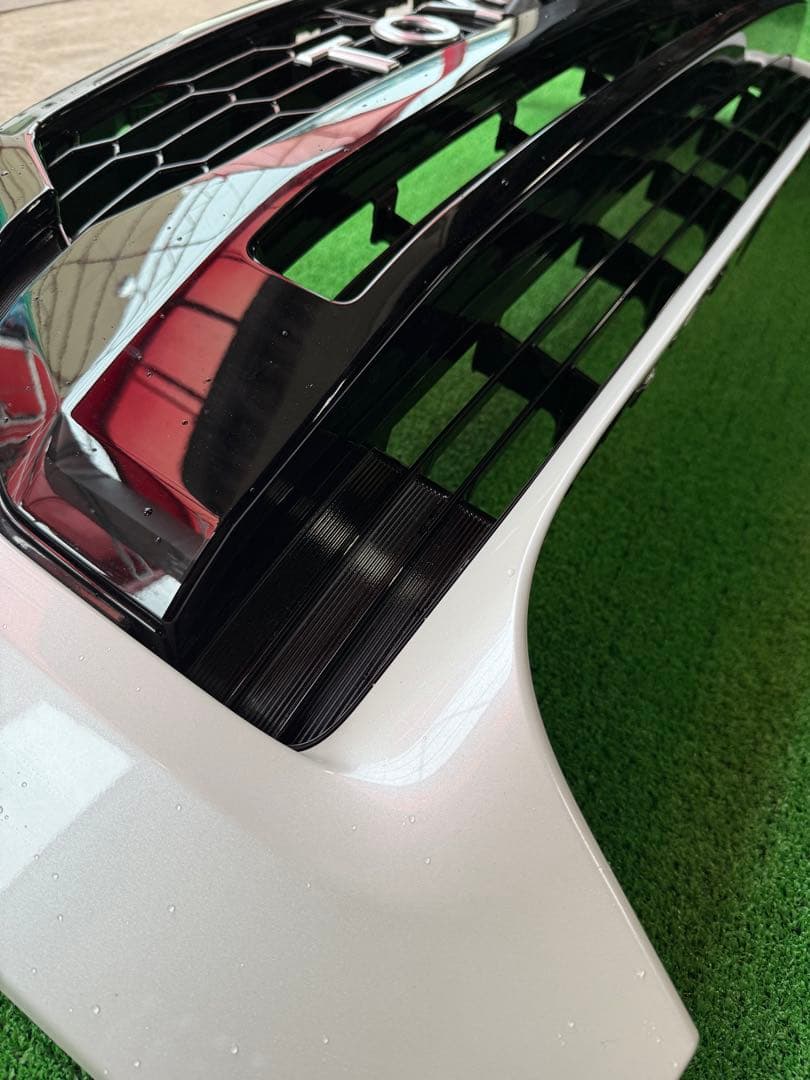 ハイラックス　バンパーグリル　GUN125