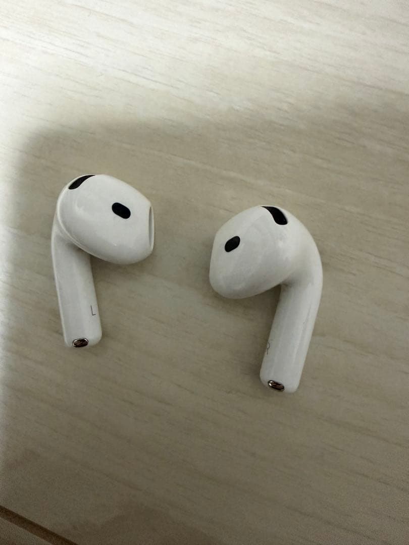 AirPods 4世代　ノイズキャンセリング搭載モデル　ケース付き