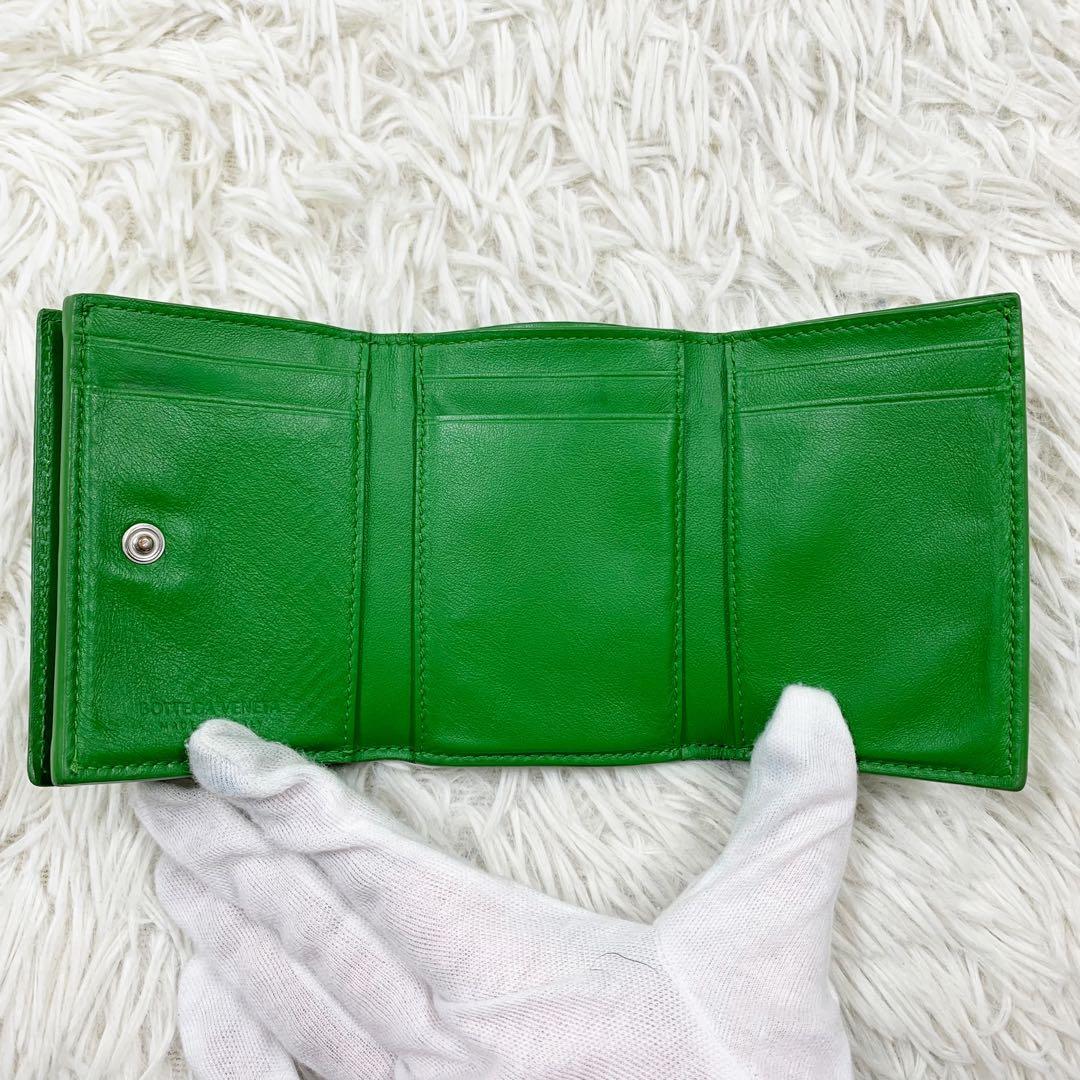 【✨美品✨】ボッテガヴェネタ 三つ折り財布 デボス イントレチャート パラキート