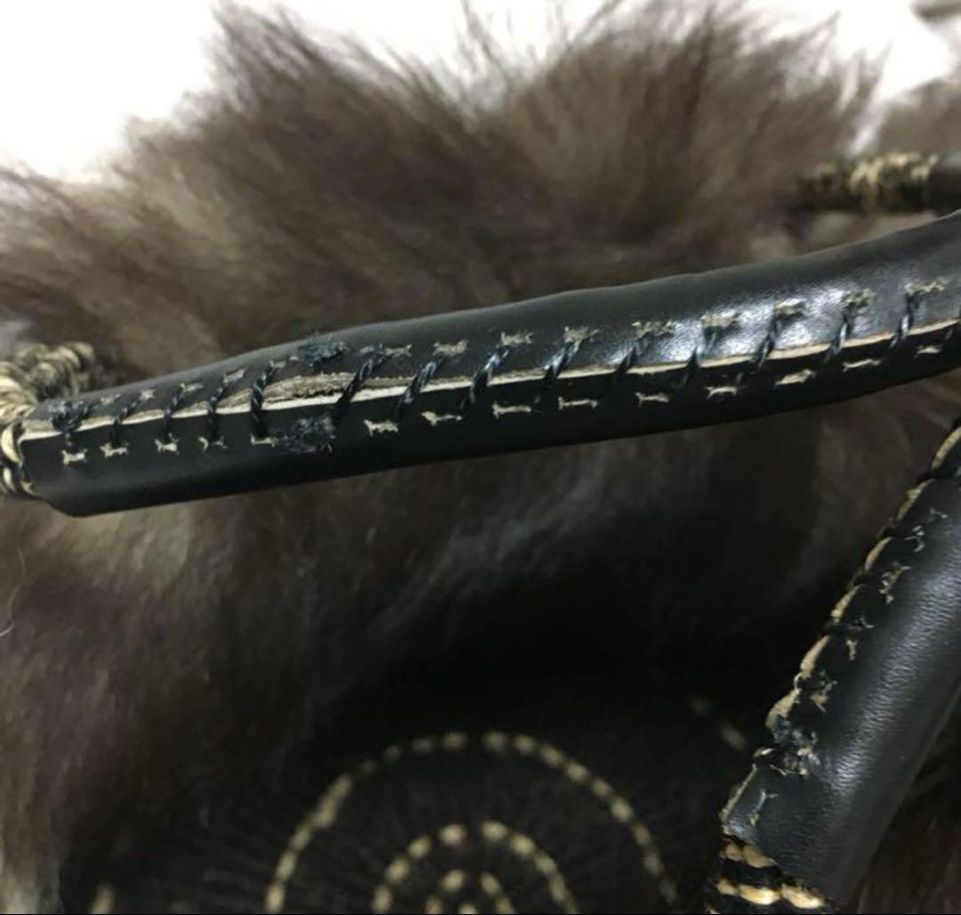 幾何学模様のファー付きかごバッグ