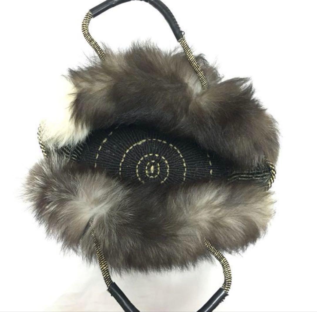 幾何学模様のファー付きかごバッグ