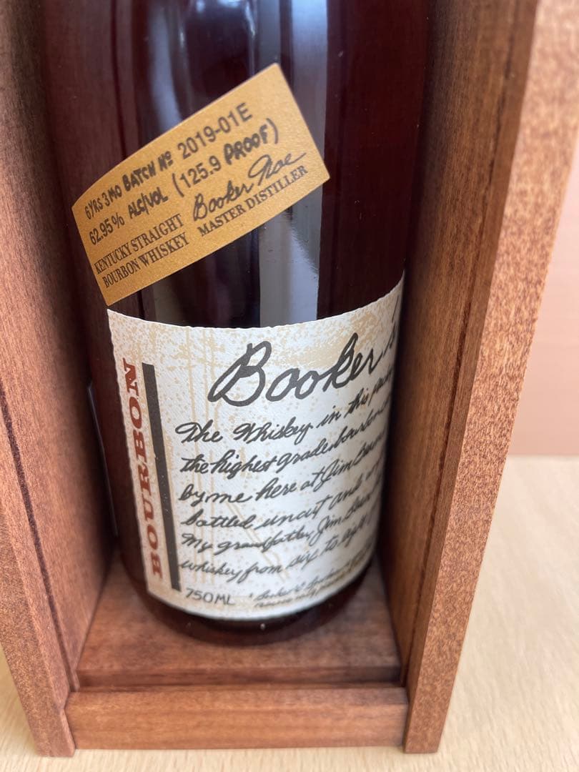 入手困難　ブッカーズ 2019-01E バーボンウイスキー 750ml 木箱付