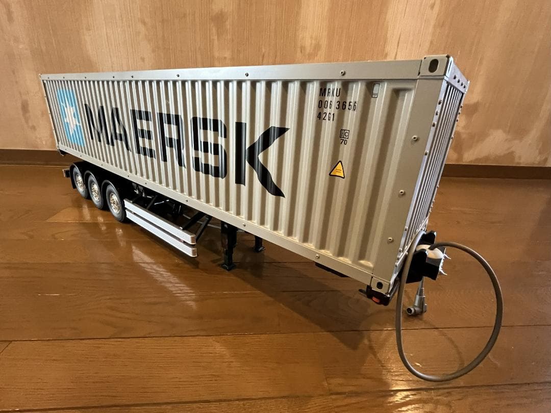 1/14RC 40フィートコンテナ セミトレーラー （ライトユニット付き完成品）