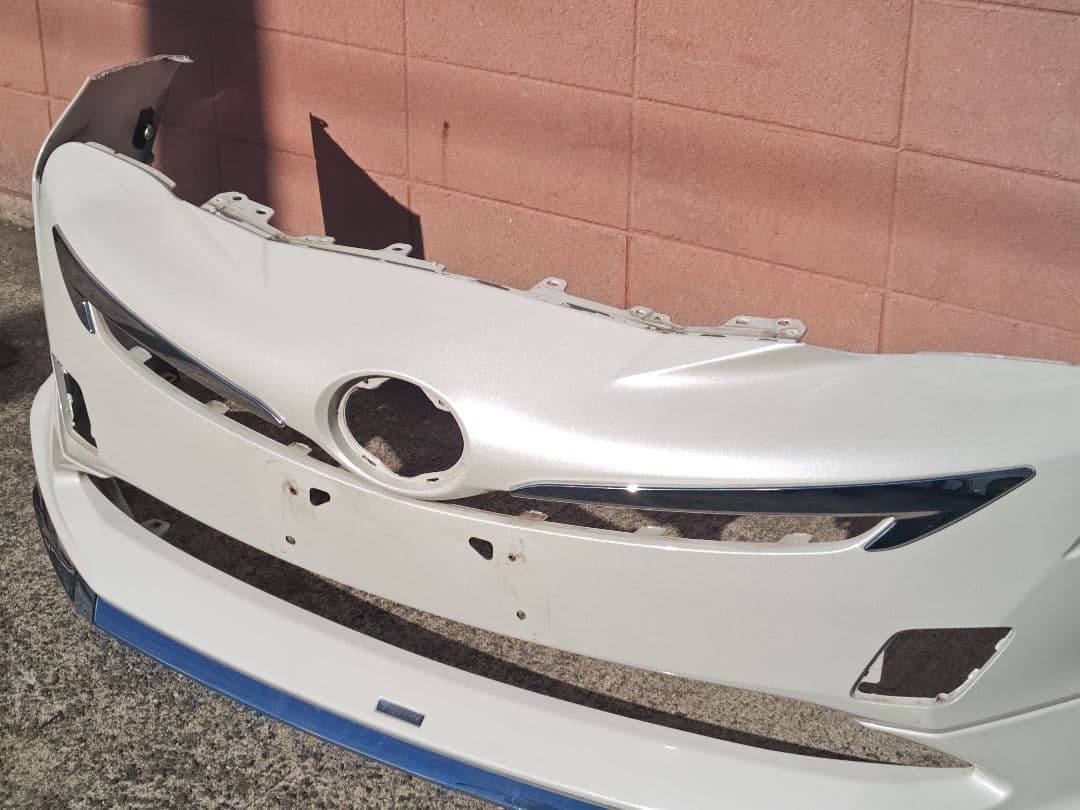 そのまま使える？50プリウス モデリスタエアロ付きフロントバンパー 070パール