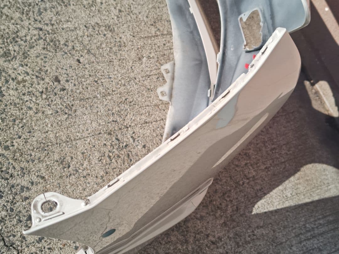 そのまま使える？50プリウス モデリスタエアロ付きフロントバンパー 070パール