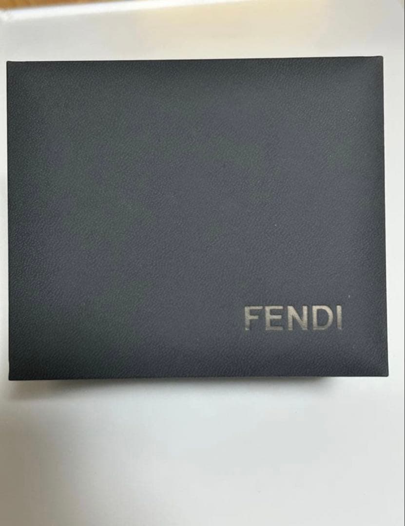 FENDI フェンディ腕時計ファー付き