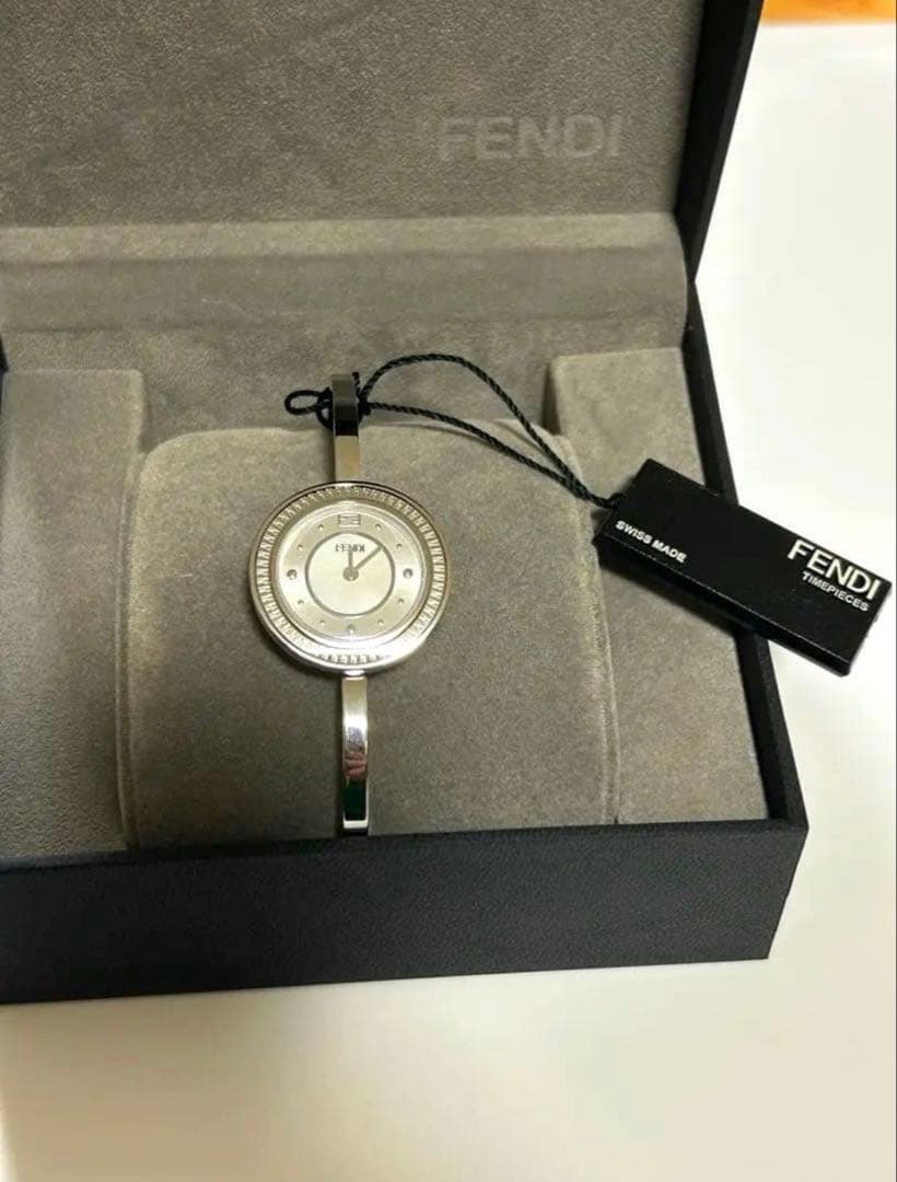 FENDI フェンディ腕時計ファー付き