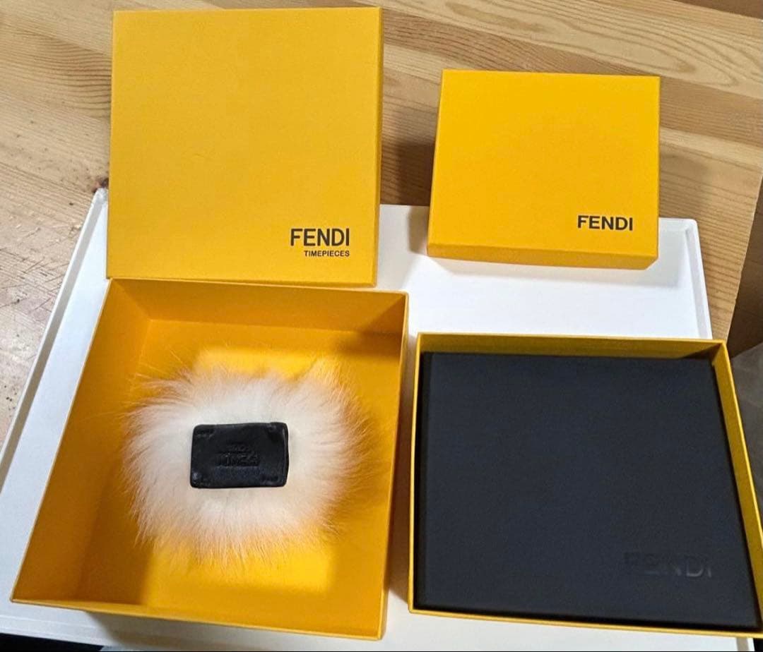 FENDI フェンディ腕時計ファー付き