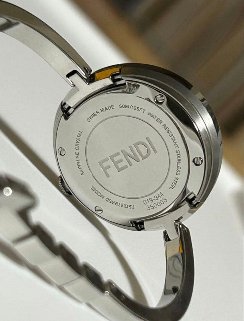 FENDI フェンディ腕時計ファー付き