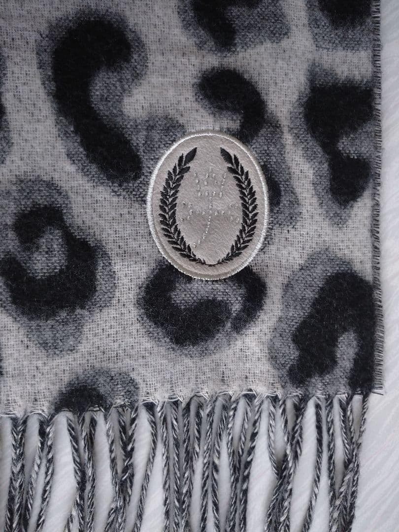 カステルバジャック　マフラー　ホワイト/ブラック/グレー