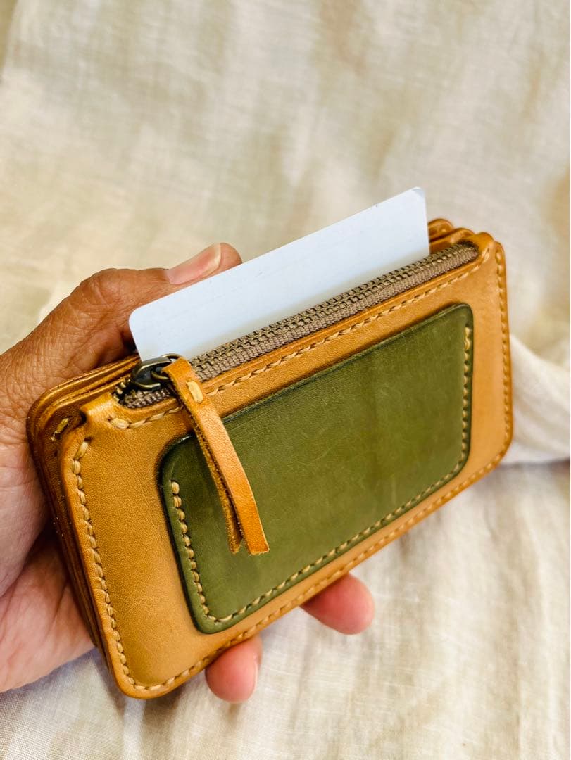 牛ヌメ革ミドルウォレット　本革を手縫いで製作したハンドメイドのオリジナルデザイン