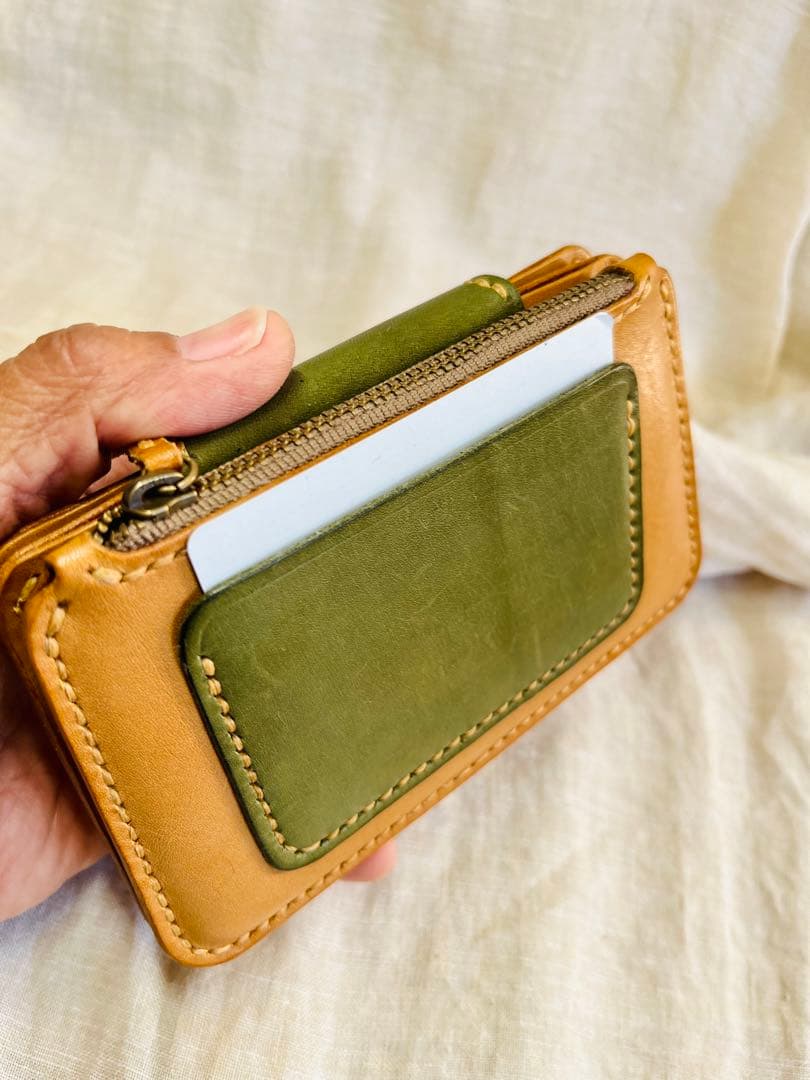 牛ヌメ革ミドルウォレット　本革を手縫いで製作したハンドメイドのオリジナルデザイン