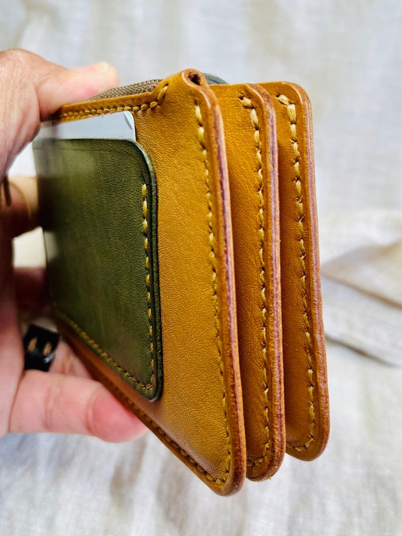 牛ヌメ革ミドルウォレット　本革を手縫いで製作したハンドメイドのオリジナルデザイン