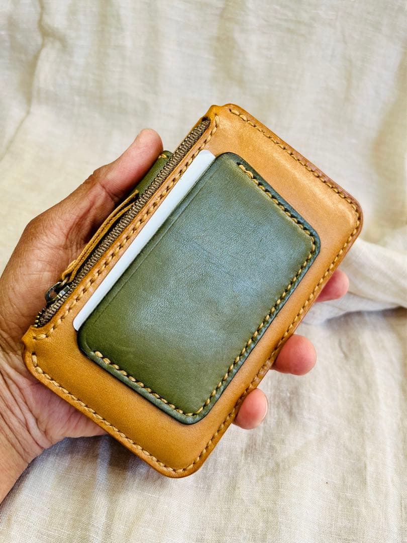 牛ヌメ革ミドルウォレット　本革を手縫いで製作したハンドメイドのオリジナルデザイン