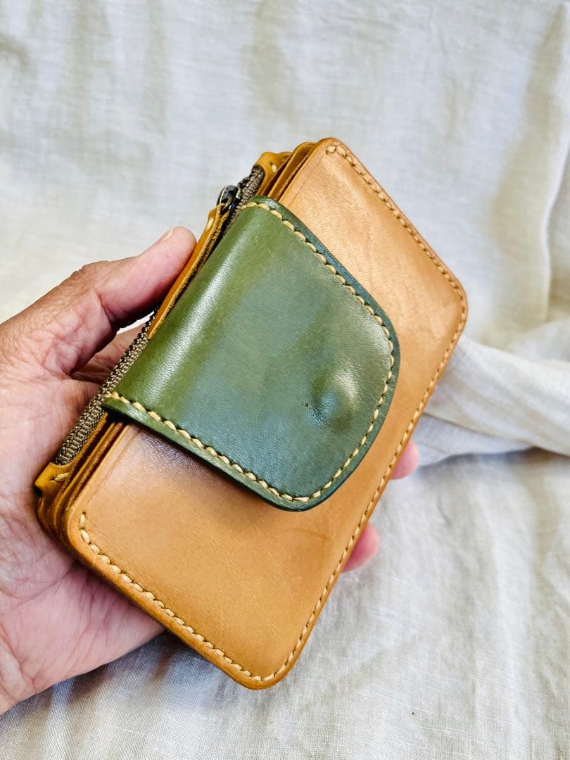 牛ヌメ革ミドルウォレット　本革を手縫いで製作したハンドメイドのオリジナルデザイン